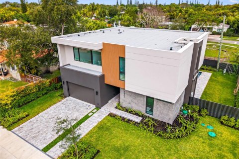 House in Miami, Florida 4 bedrooms, 331.01 sq.m. № 2038728 - photo 25