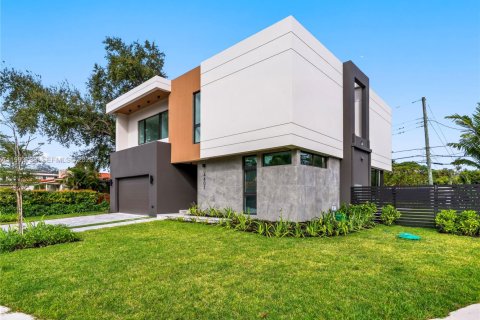 House in Miami, Florida 4 bedrooms, 331.01 sq.m. № 2038728 - photo 2