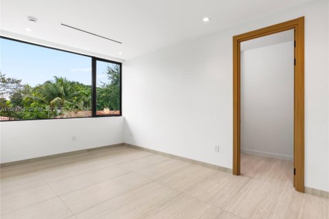 House in Miami, Florida 4 bedrooms, 331.01 sq.m. № 2038728 - photo 18