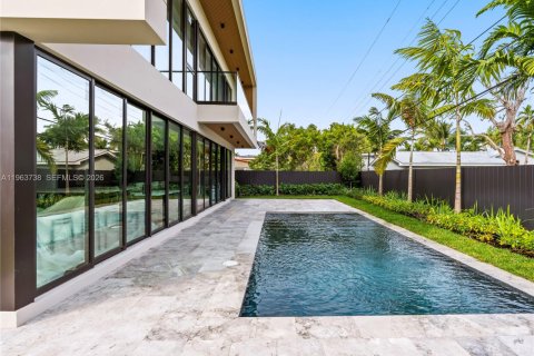 House in Miami, Florida 4 bedrooms, 331.01 sq.m. № 2038728 - photo 23