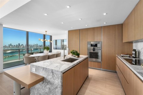 Снять в аренду кондоминиум в Майами-Бич, Флорида 3 спальни, 272.2м2, № 1955108 - фото 5