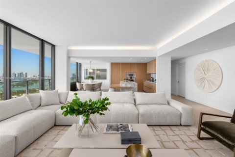 Снять в аренду кондоминиум в Майами-Бич, Флорида 3 спальни, 272.2м2, № 1955108 - фото 4