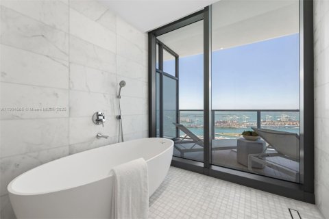 Снять в аренду кондоминиум в Майами-Бич, Флорида 3 спальни, 272.2м2, № 1955108 - фото 13