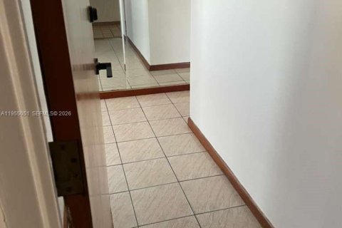 Copropriété à louer à Hialeah, Floride: 2 chambres, 74.32 m2 № 2025823 - photo 2