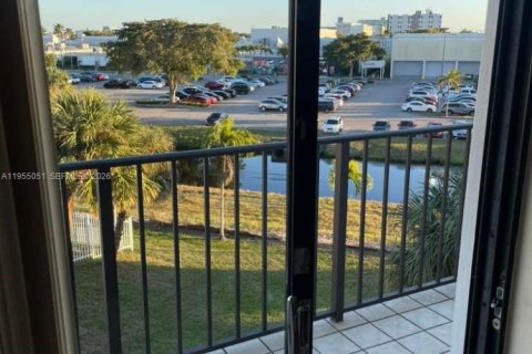 Copropriété à louer à Hialeah, Floride: 2 chambres, 74.32 m2 № 2025823 - photo 17