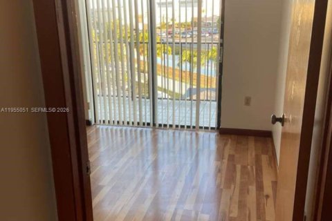 Copropriété à louer à Hialeah, Floride: 2 chambres, 74.32 m2 № 2025823 - photo 13