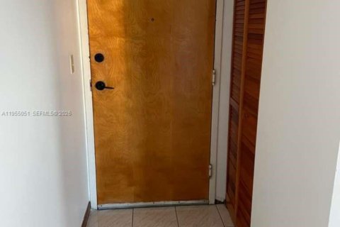 Copropriété à louer à Hialeah, Floride: 2 chambres, 74.32 m2 № 2025823 - photo 4