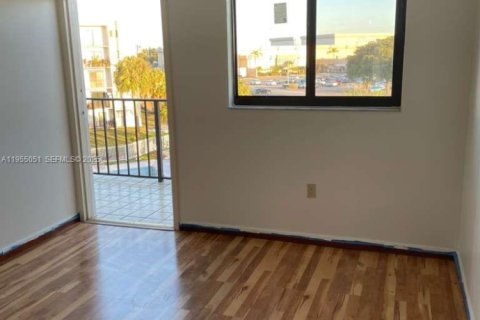 Copropriété à louer à Hialeah, Floride: 2 chambres, 74.32 m2 № 2025823 - photo 25