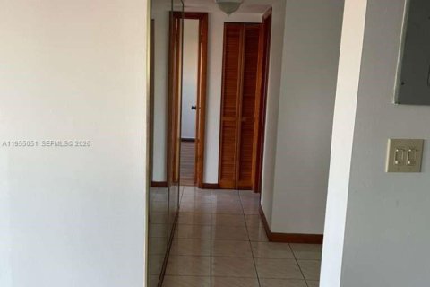 Copropriété à louer à Hialeah, Floride: 2 chambres, 74.32 m2 № 2025823 - photo 3