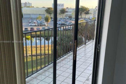 Copropriété à louer à Hialeah, Floride: 2 chambres, 74.32 m2 № 2025823 - photo 7