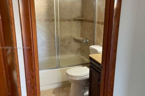 Copropriété à louer à Hialeah, Floride: 2 chambres, 74.32 m2 № 2025823 - photo 8