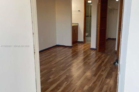Copropriété à louer à Hialeah, Floride: 2 chambres, 74.32 m2 № 2025823 - photo 28