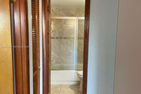 Copropriété à louer à Hialeah, Floride: 2 chambres, 74.32 m2 № 2025823 - photo 9