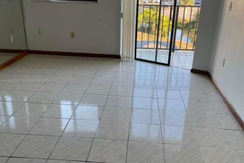 Copropriété à louer à Hialeah, Floride: 2 chambres, 74.32 m2 № 2025823 - photo 5
