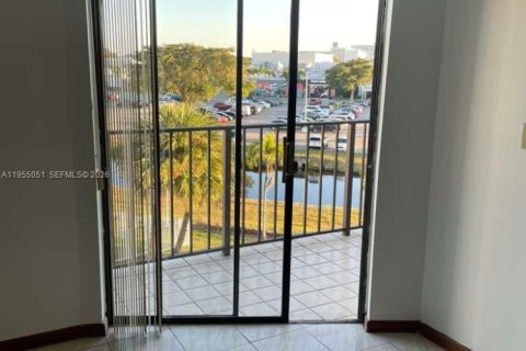 Copropriété à louer à Hialeah, Floride: 2 chambres, 74.32 m2 № 2025823 - photo 6