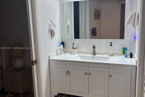 Condo in Miami Beach, Florida, 1 bedroom  № 2011588 - photo 6