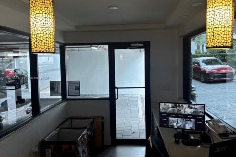 Condo in Miami Beach, Florida, 1 bedroom  № 2011588 - photo 15