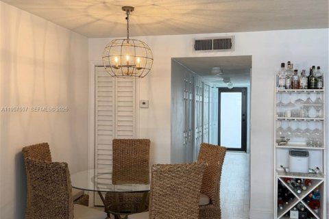 Condo in Miami Beach, Florida, 1 bedroom  № 2011588 - photo 5