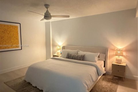 Condo in Miami Beach, Florida, 1 bedroom  № 2011588 - photo 4