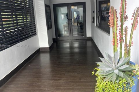 Condo in Miami Beach, Florida, 1 bedroom  № 2011588 - photo 9