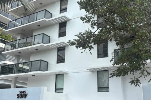 Condo in Miami Beach, Florida, 1 bedroom  № 2011588 - photo 8