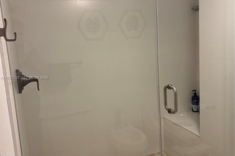 Condo in Miami Beach, Florida, 1 bedroom  № 2011588 - photo 7