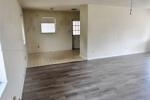 House in Port St. Lucie, Florida 2 bedrooms, 95.78 sq.m. № 2047359 - photo 15