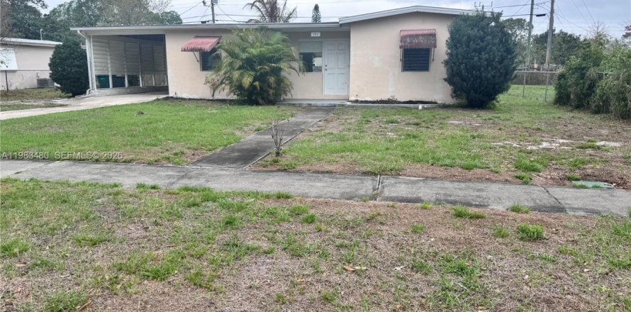 House in Port St. Lucie, Florida 2 bedrooms, 95.78 sq.m. № 2047359