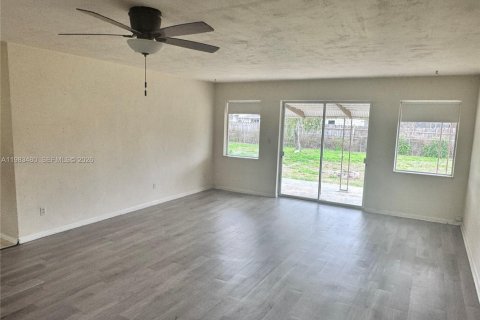 House in Port St. Lucie, Florida 2 bedrooms, 95.78 sq.m. № 2047359 - photo 10