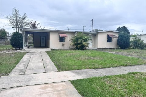 House in Port St. Lucie, Florida 2 bedrooms, 95.78 sq.m. № 2047359 - photo 2