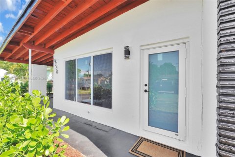 Casa en venta en Davie, Florida, 3 dormitorios № 2010641 - foto 4