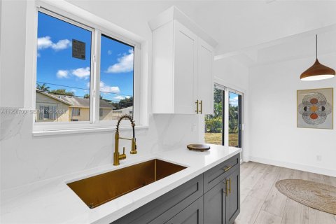 Casa en venta en Davie, Florida, 3 dormitorios № 2010641 - foto 18