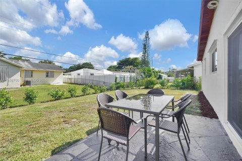 Casa en venta en Davie, Florida, 3 dormitorios № 2010641 - foto 11