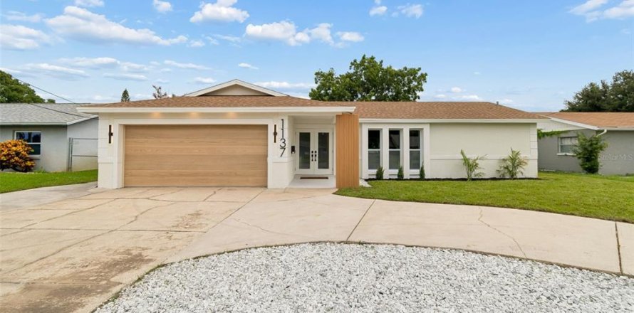 Villa ou maison à Saint Petersburg, Floride 3 chambres, 187.11 m2 № 2266309