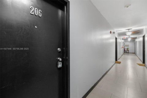 Снять в аренду квартиру в Майами, Флорида 1 спальня, № 1986073 - фото 15