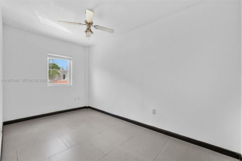 Снять в аренду квартиру в Майами, Флорида 1 спальня, № 1986073 - фото 11