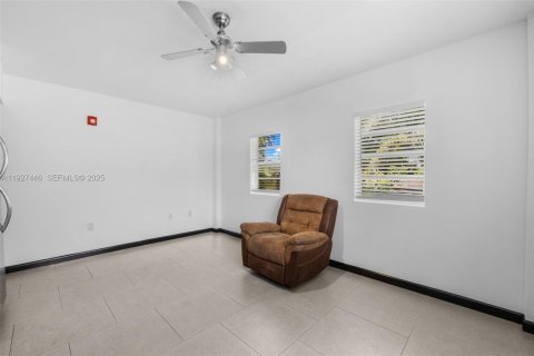 Снять в аренду квартиру в Майами, Флорида 1 спальня, № 1986073 - фото 8