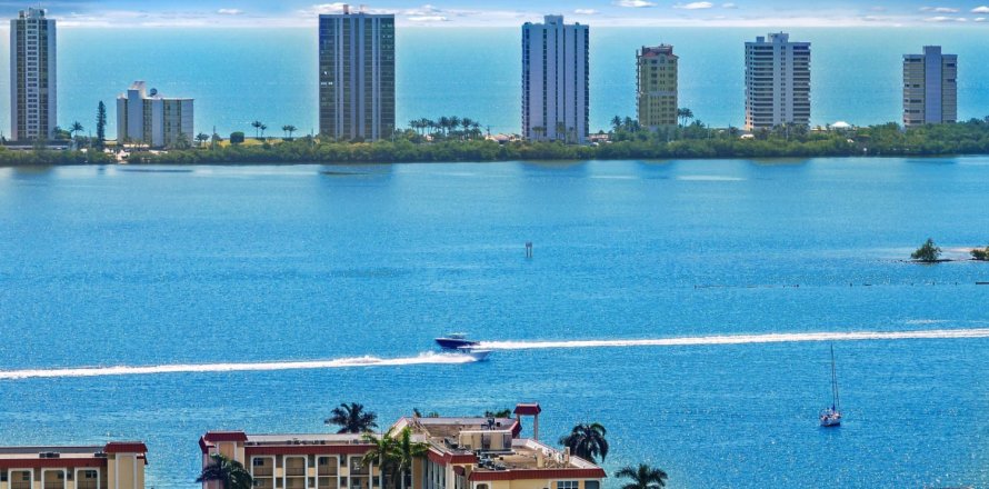 Condo in North Palm Beach, Florida, 2 bedrooms № 1215997