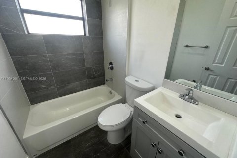 Villa ou maison à louer à West Park, Floride: 3 chambres, 103.68 m2 № 1993125 - photo 11