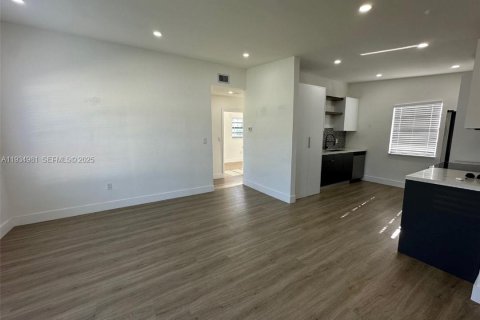 Villa ou maison à louer à West Park, Floride: 3 chambres, 103.68 m2 № 1993125 - photo 8