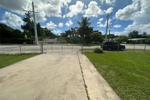 Villa ou maison à louer à West Park, Floride: 3 chambres, 103.68 m2 № 1993125 - photo 12