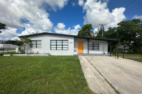 Villa ou maison à West Park, Floride 3 chambres, 103.68 m2 № 1993125