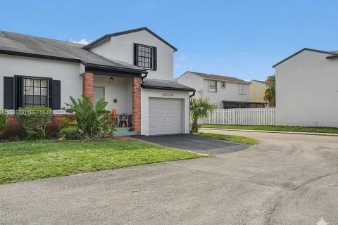 Villa ou maison à vendre à Davie, Floride: 3 chambres, 143.16 m2 № 2083459 - photo 2