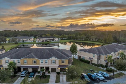 Townhouse in Hudson, Florida 3 bedrooms, 166.02 sq.m. № 1918654 - photo 1