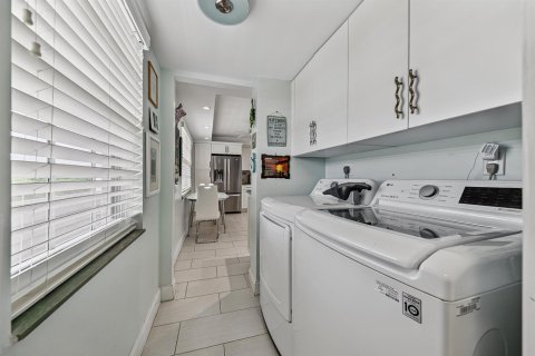 Купить кондоминиум в Помпано-Бич, Флорида 3 комнаты, 150.5м2, № 2272419 - фото 11