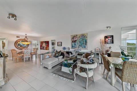 Купить кондоминиум в Помпано-Бич, Флорида 3 комнаты, 150.5м2, № 2272419 - фото 22