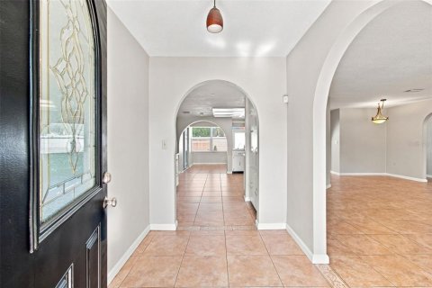 House in Tarpon Springs, Florida 3 bedrooms, 163.51 sq.m. № 2304376 - photo 2