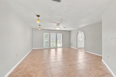House in Tarpon Springs, Florida 3 bedrooms, 163.51 sq.m. № 2304376 - photo 13