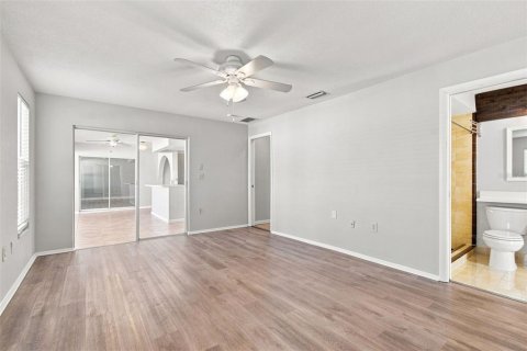 House in Tarpon Springs, Florida 3 bedrooms, 163.51 sq.m. № 2304376 - photo 18