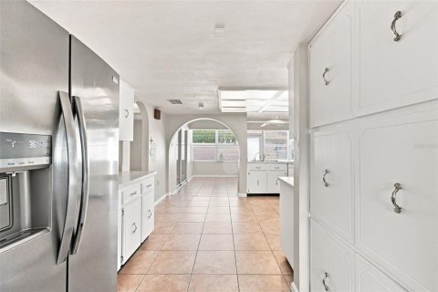 House in Tarpon Springs, Florida 3 bedrooms, 163.51 sq.m. № 2304376 - photo 3